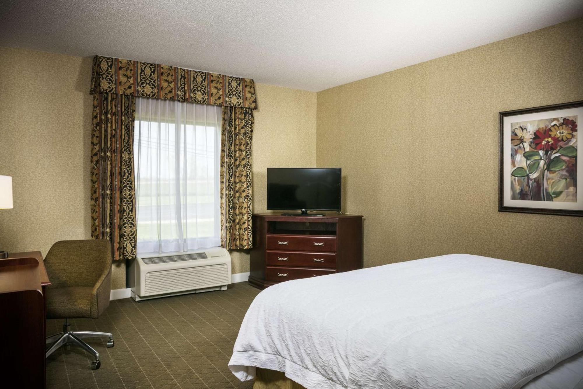 Hampton Inn & Suites Toledo-Perrysburg Rossford Exterior photo