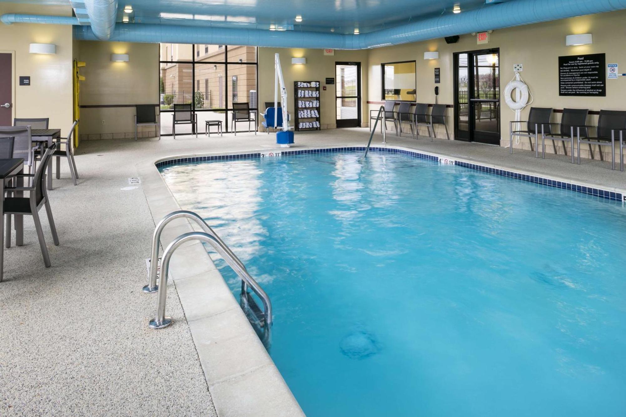 Hampton Inn & Suites Toledo-Perrysburg Rossford Exterior photo